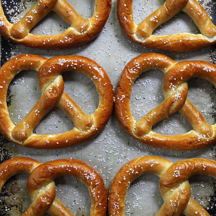 DUTCH COUNTRY SOFT PRETZELS